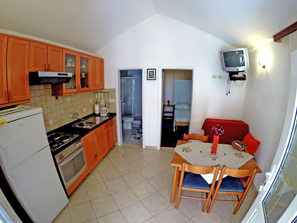 Apartments Ivic Bol Bagian luar foto