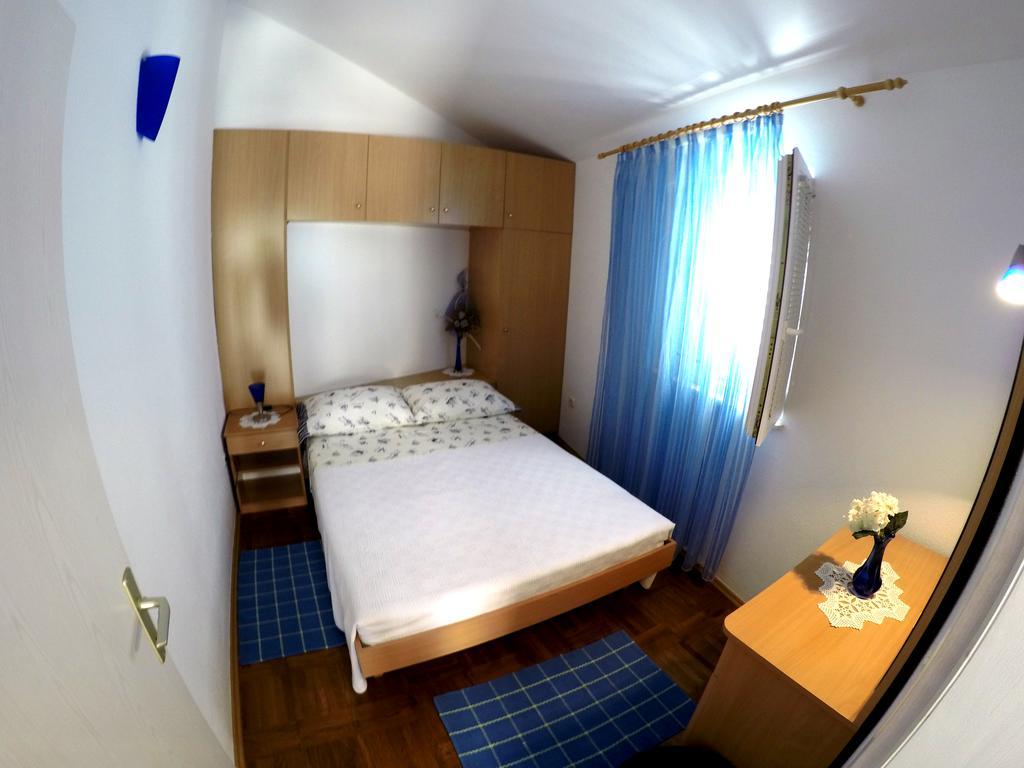 Apartments Ivic Bol Bagian luar foto