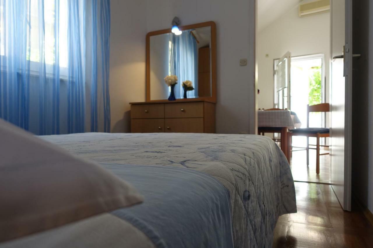 Apartments Ivic Bol Bagian luar foto