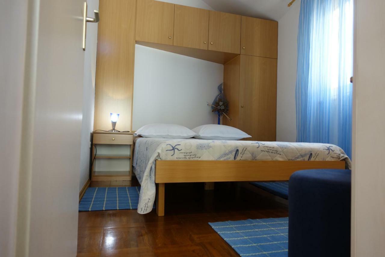 Apartments Ivic Bol Bagian luar foto